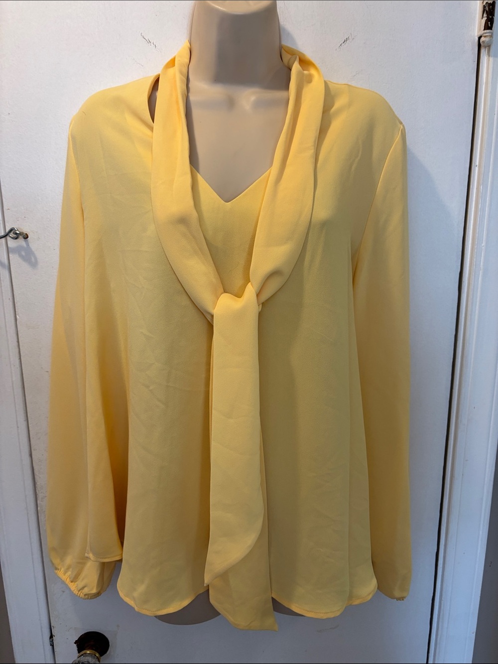 NWT Evan Picone Black Label l/s Tie-Neck Blouse new 26-219